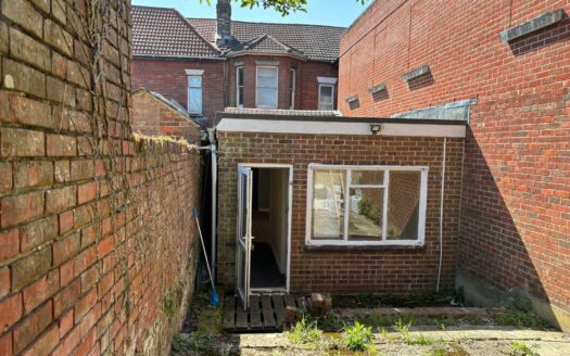 Freehold Property For Sale in Fareham | Town Centre Location | Variety of Uses